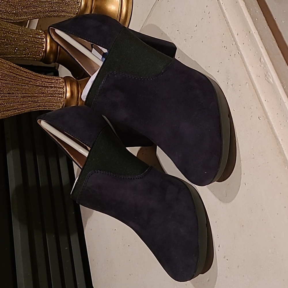 US 8 Geox Respira Ankle Boot Heels | Dark Navy, Black Genuine SUEDE | NWT